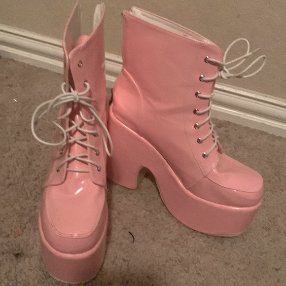 They are my style and size but I learned that the wedges were to thick - Picture 2 of 2